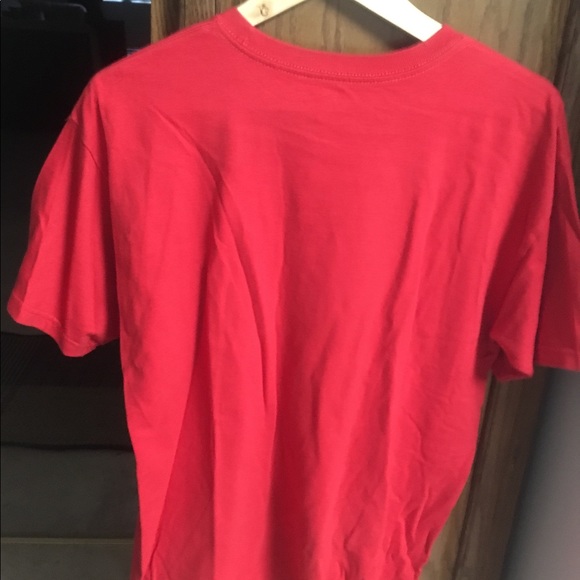 Medium Nike Front Print Red t-shirt - Picture 3 of 3